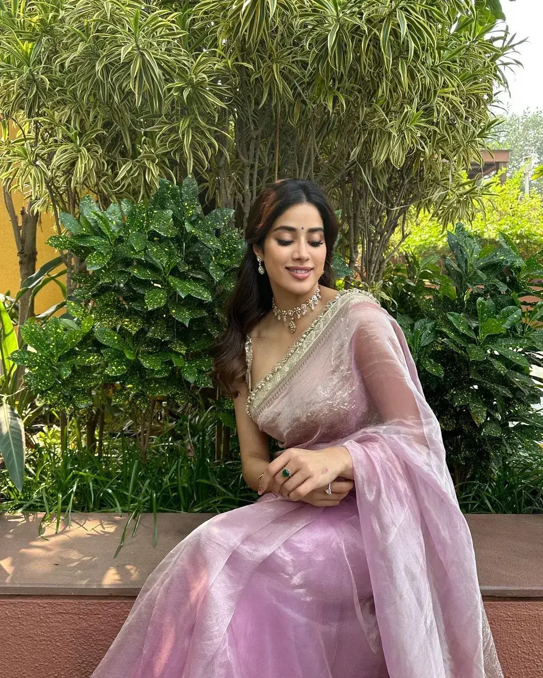 Bollywood Actress Janhvi Kapoor in Sleeveless Pink Saree